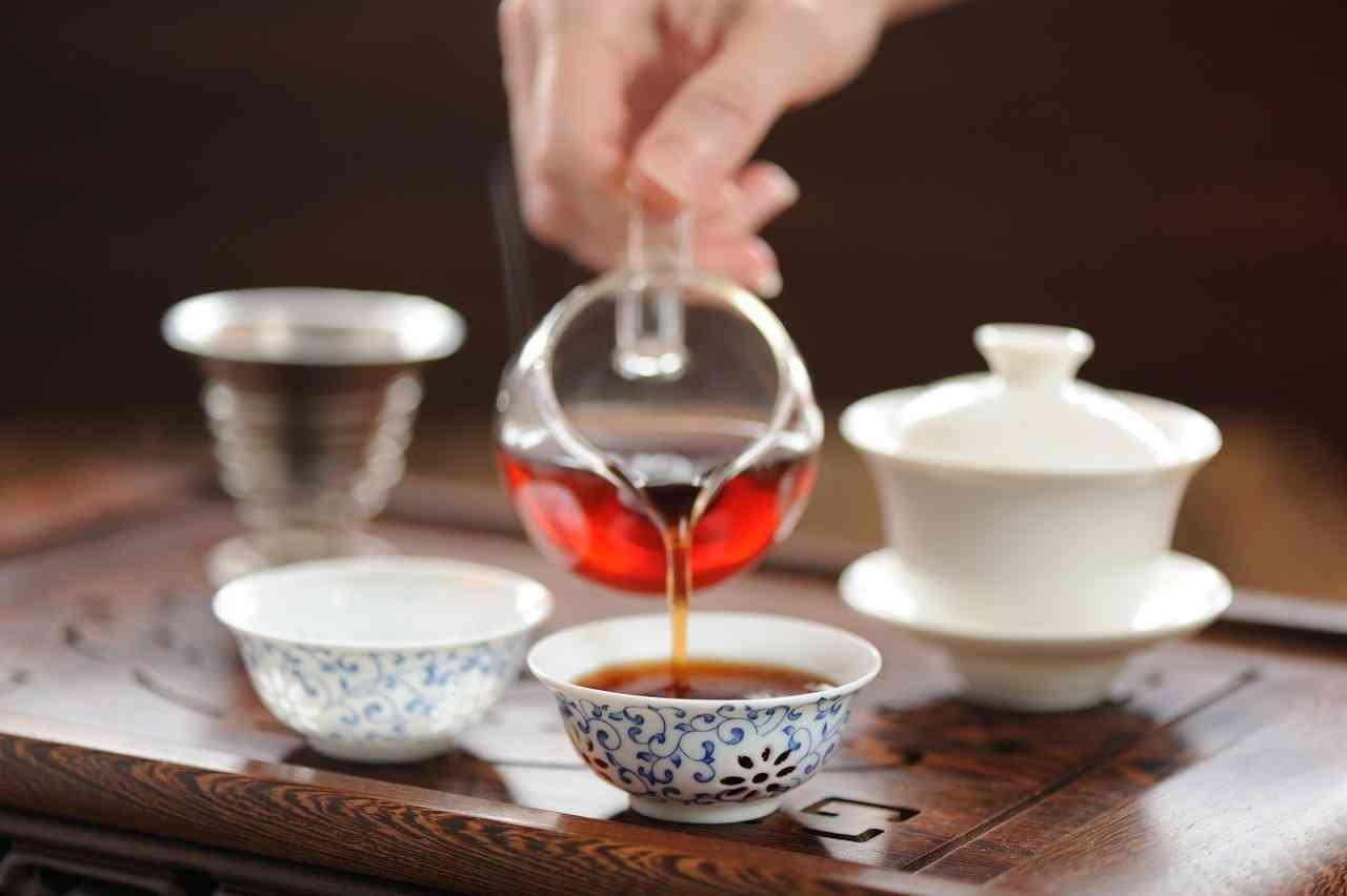 冲泡乌龙茶普洱茶水