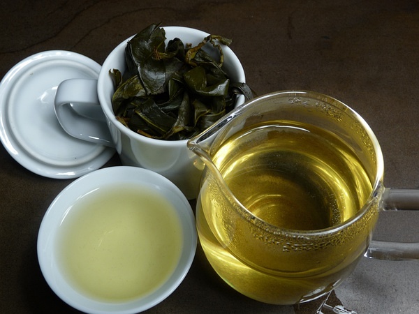 冲泡乌龙茶普洱茶水