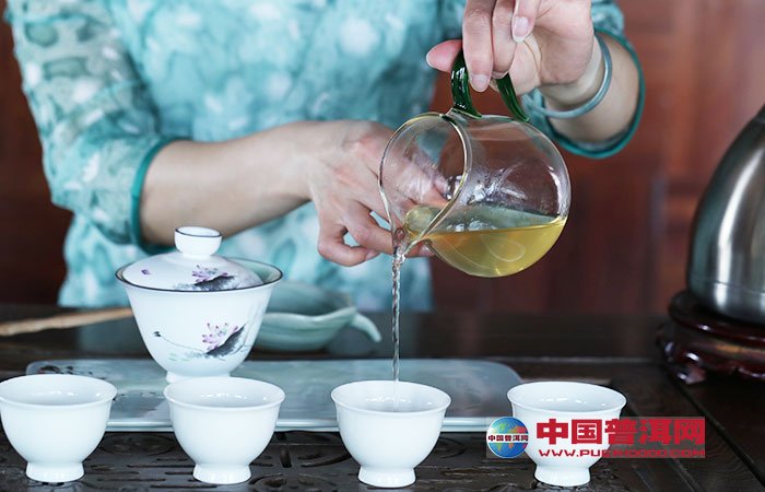 普洱茶泡茶技巧：快速开启茶叶的秘诀