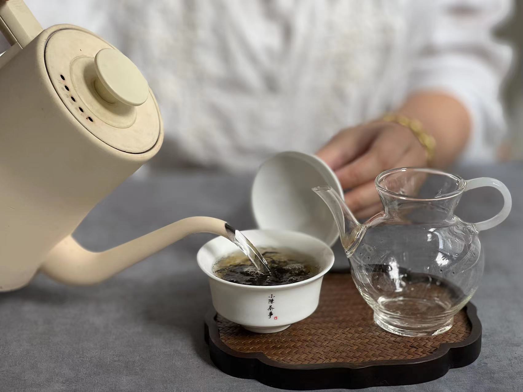 普洱茶原料来源：绿茶还是红茶？探索普洱茶的制作之谜