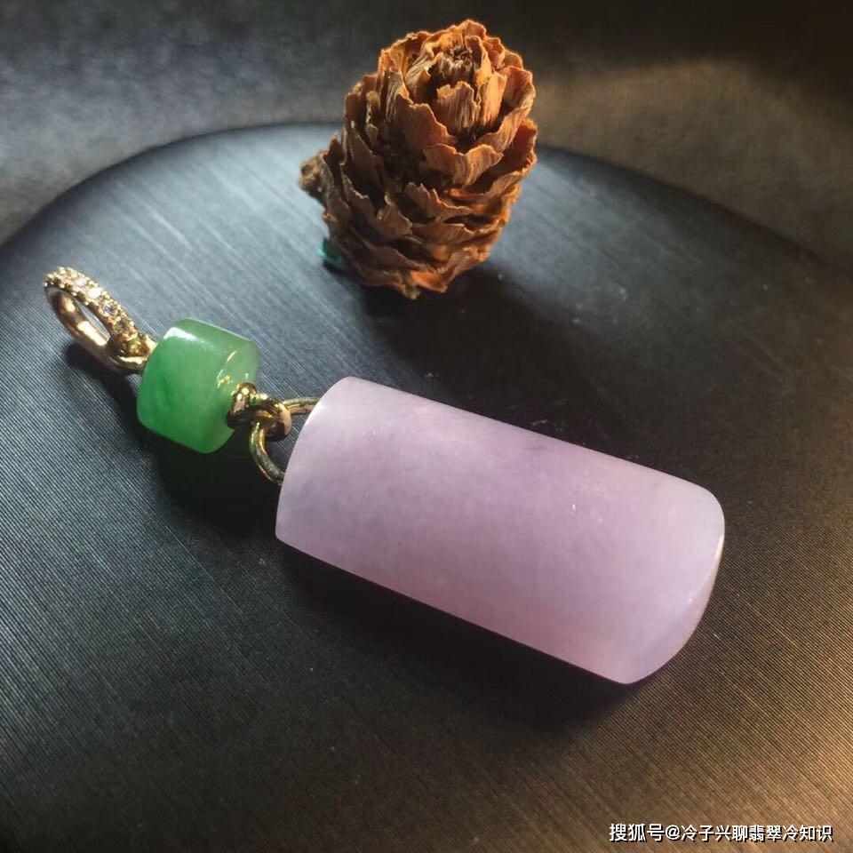 翡翠的奥秘：区分危料与油青，掌握鉴别技巧