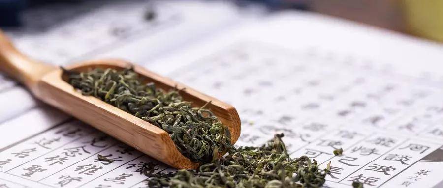 '如何彻底清除茶杯中的茶叶残留物和异味？有效去除茶垢的技巧与实用指南'