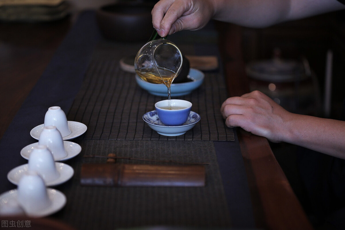 新探讨茶艺中的倒掉之一杯水的传统与意义