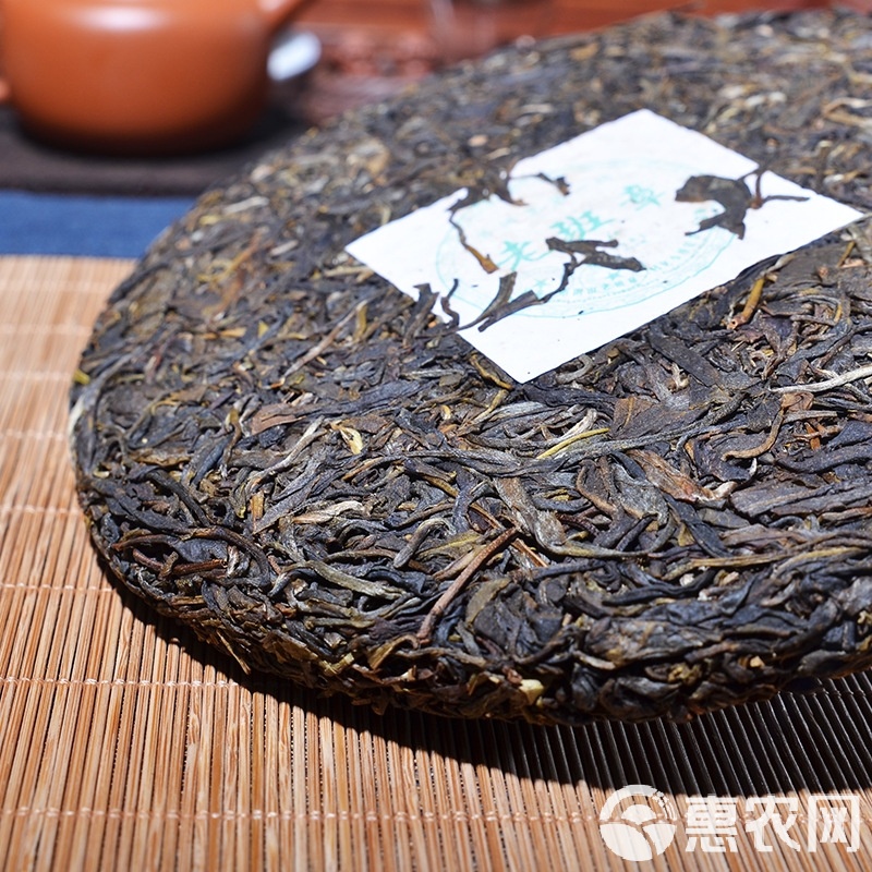 云南普洱茶饼大叶茶